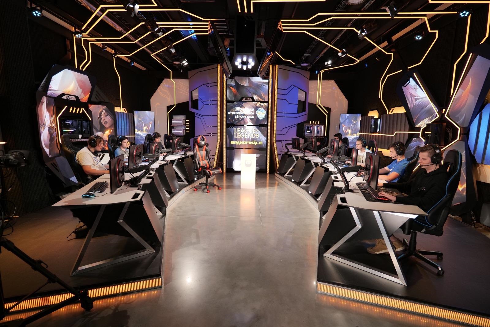 Slovenská a Česká stredoškolská ešportová liga