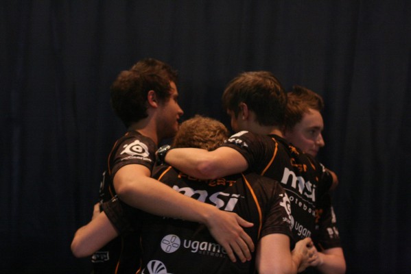 Radost týmu fnatic Radost týmu fnatic