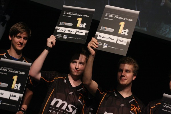 f0rest a GeT_RiGhT s šekem pro vítěze f0rest a GeT_RiGhT s šekem pro vítěze
