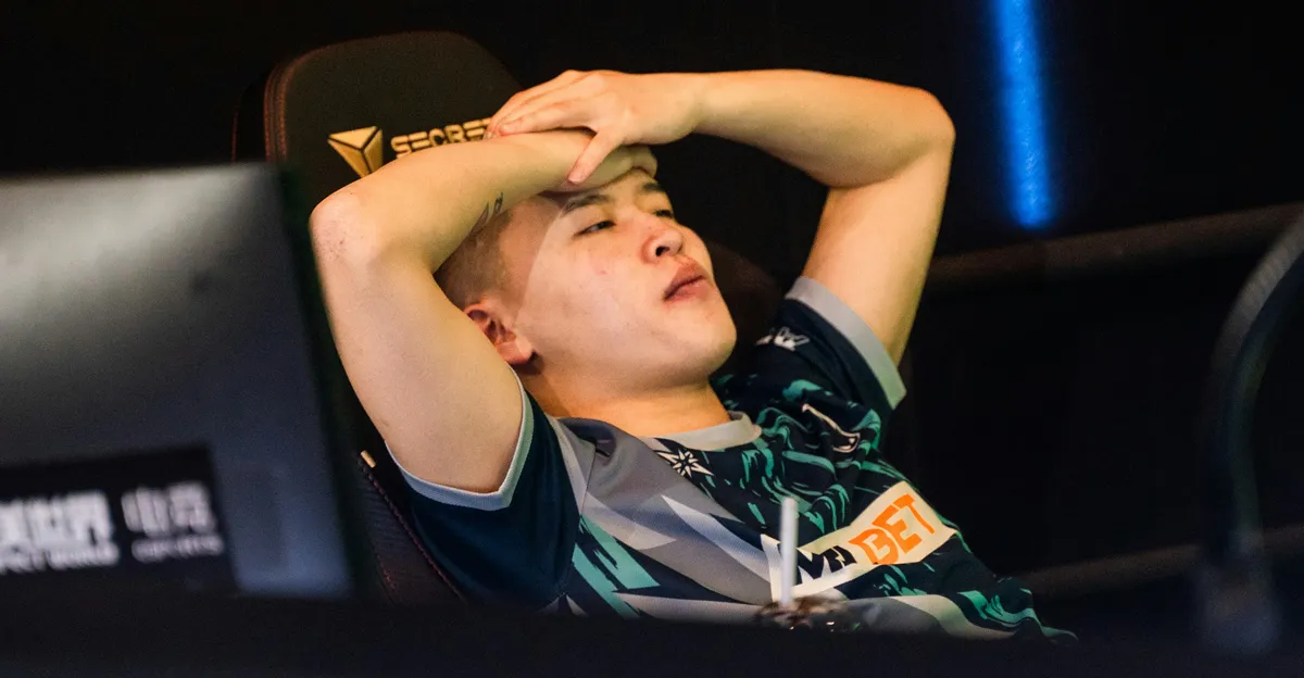 ESIC udeřil banovacím kladivem!