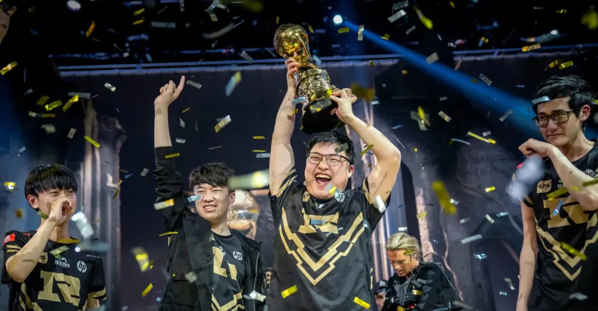 Uzi slaví vítězství na MSI v roce 2018