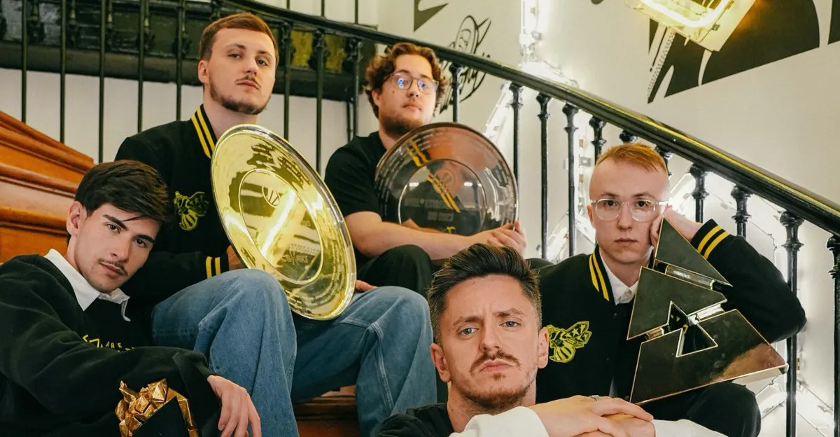 Celý tým se sbírkou trofejí