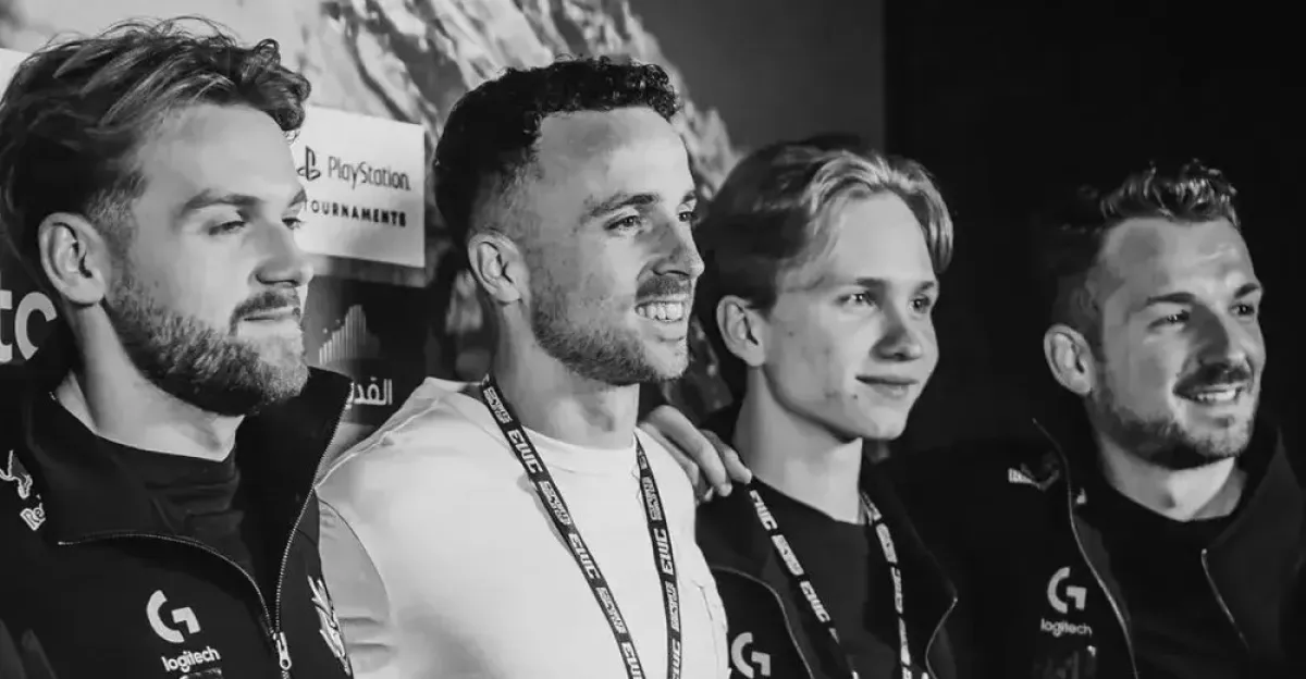 Diogo Jota s hráči G2 Esports