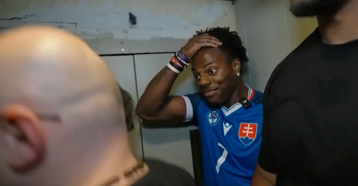 Speed se zasekl ve výtahu