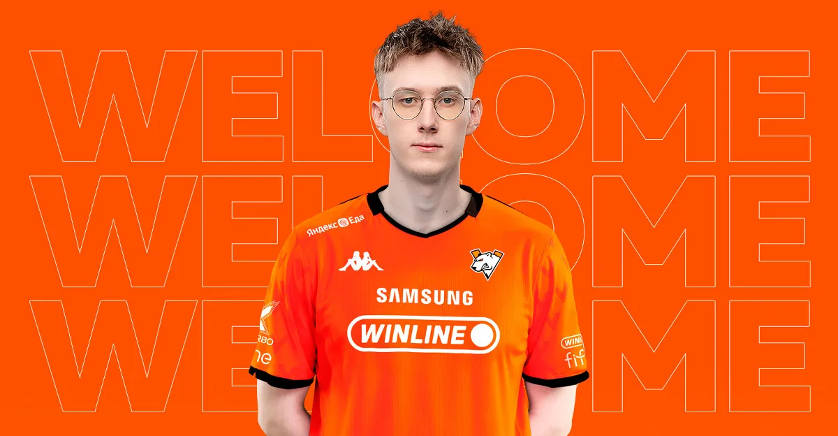 Jonáš „SabeRLighT“ Volek