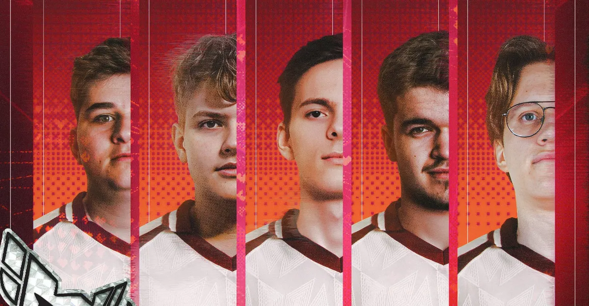 Nikolas „Hrdina“ Hutira (druhý zleva)