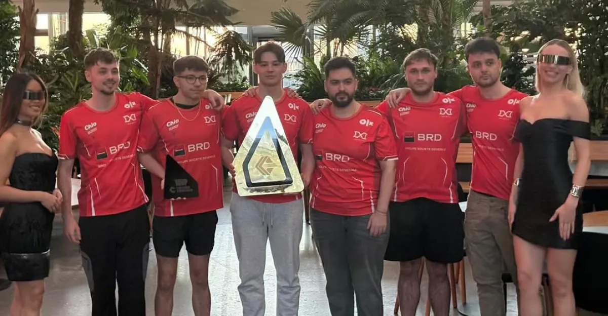 INFINITE s trofejí (Dytor úplně nalevo)