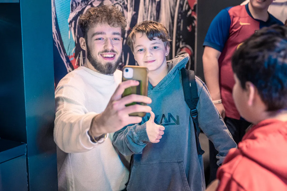 Mich Sako s fanouškem