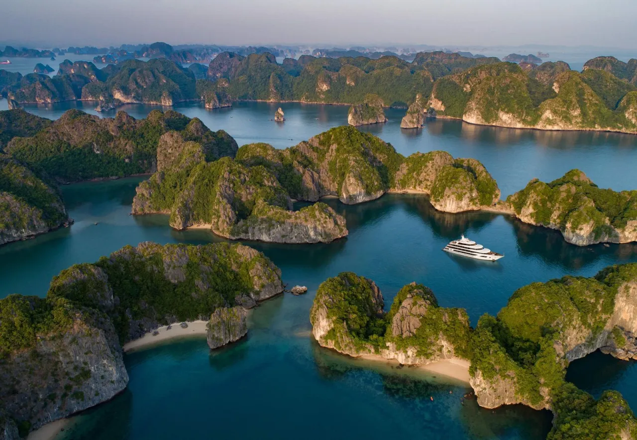 Cát Bà, Vietnam