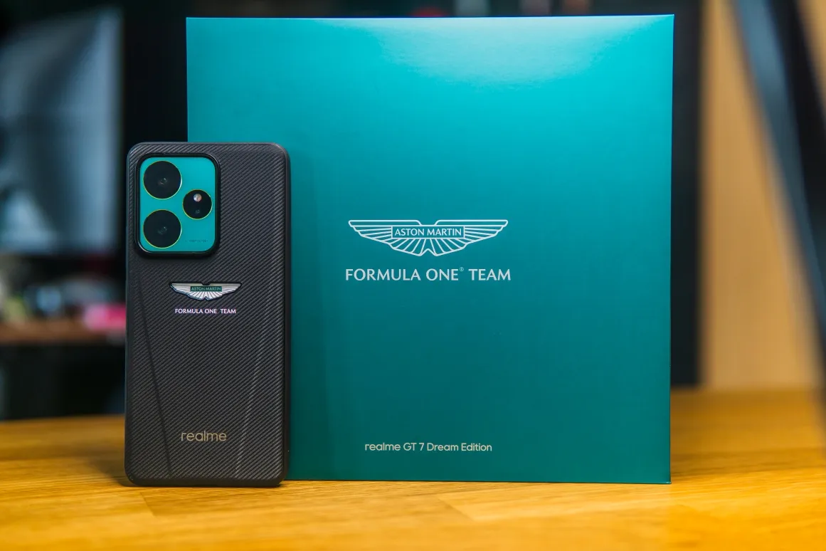 Realme vsadilo na spolupráci s F1 týmem Aston Martin a přineslo speciální model GT 7 Dream Edition.