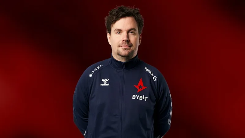 Nicolai „HUNDEN“ Petersen v ASTRALIS