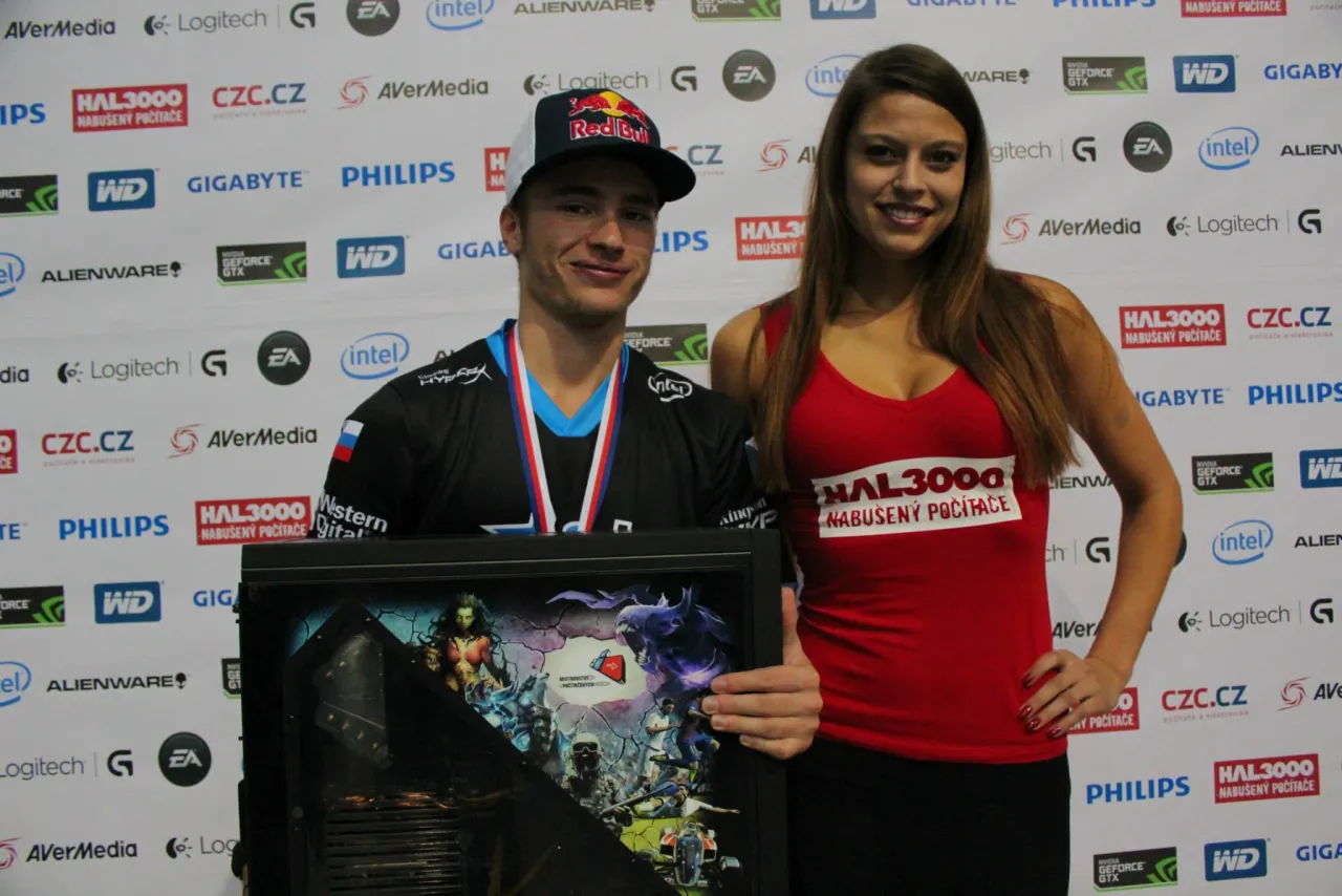 Erik „hakkiJunior“ Leštach