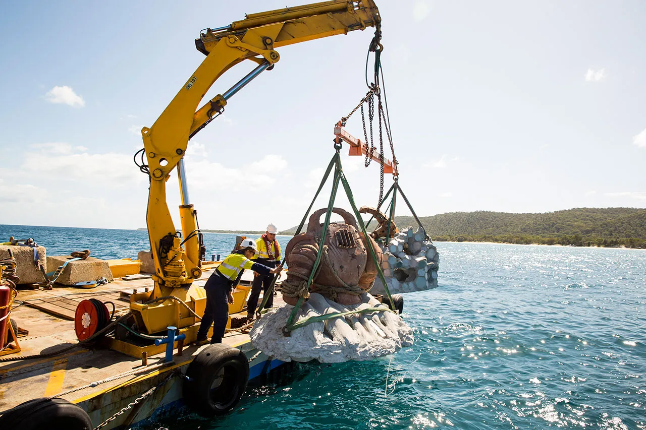Nautilus se potápí k útesům