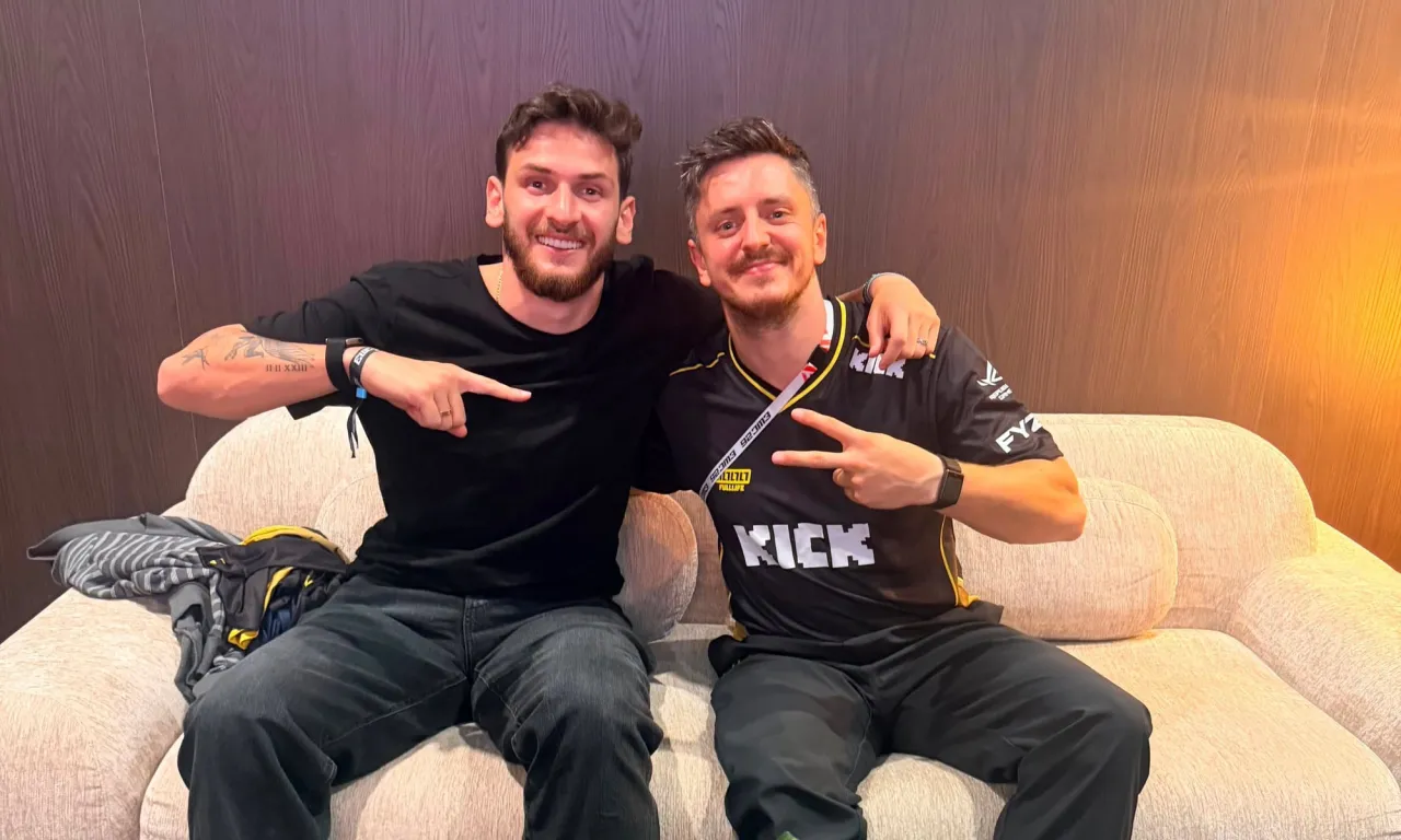 Khvicha Kvaratskhelia s apEXem