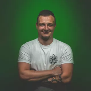 Profile picture for user Lew3L